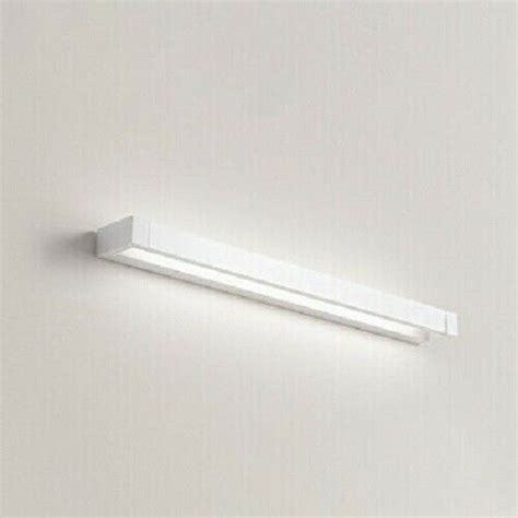 Applique Serie Sway Orientabile In Metallo Colore Bianc Luce Led Perenz