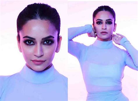 Kriti Kharbanda Stunning Hot Photoshoot Filmy