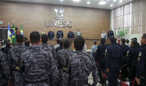 Formatura homenageia policiais militares do 4º Batalhão que se