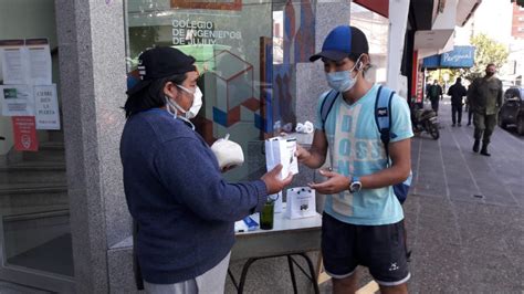 Solidaridad Y Cuidado Del Ambiente Canjean Vasos Reciclados Por Un