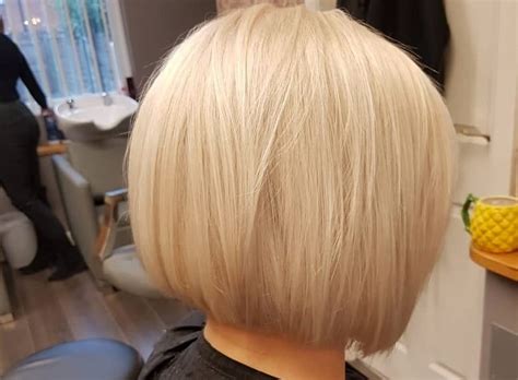 The Cutest Platinum Blonde Bobs To Try In