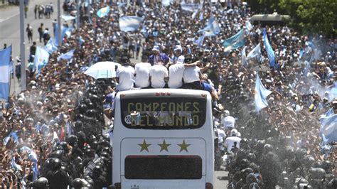 El recorrido de la caravana del campeón en fotos