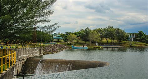 Foto Waduk Keliling Yang Memanjakan Mata Sumberpost