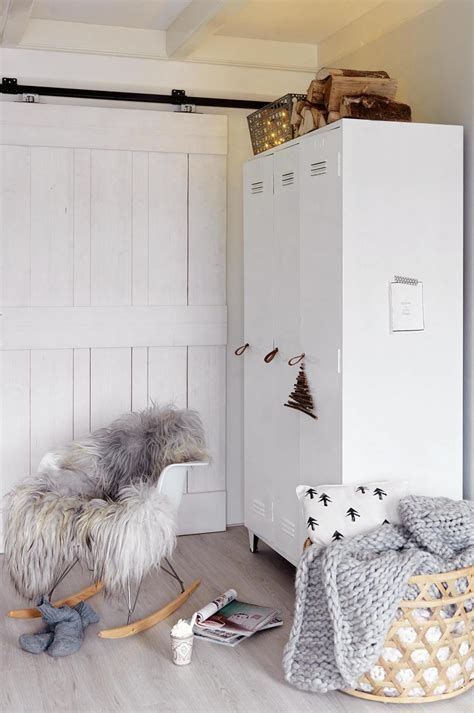 Новогодний декор дома в скандинавском стиле из Голландии | 15 фото