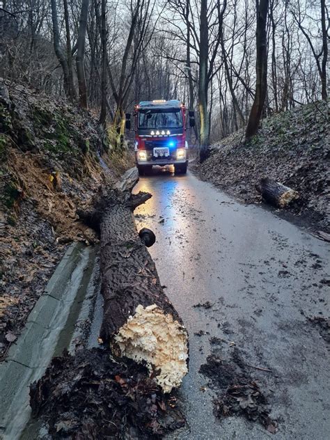 Ulewy i silny wiatr Ponad tysiąc interwencji strażaków Remiza pl