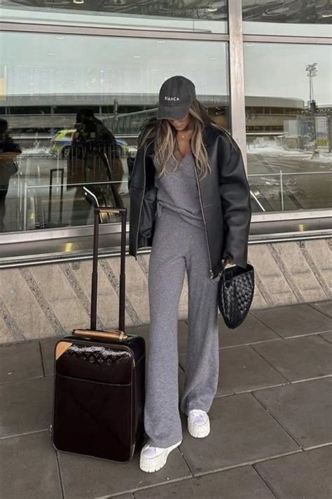 9 Chic And Comfy Outfits To Wear On A Plane In Winter In 2024 Cute