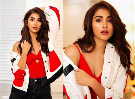 Stunning Hot Photos Of Pooja Hegde In Blouse Filmy