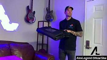 Coño pene y pizza La pelirroja Madison Morgan follada por el repartidor XVIDEOS