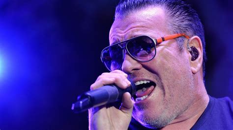 Muere Steve Harwell vocalista de Smash Mouth a sus 56 años