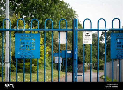 Manor School Farnborough Hampshire Uk Stock Photo Alamy