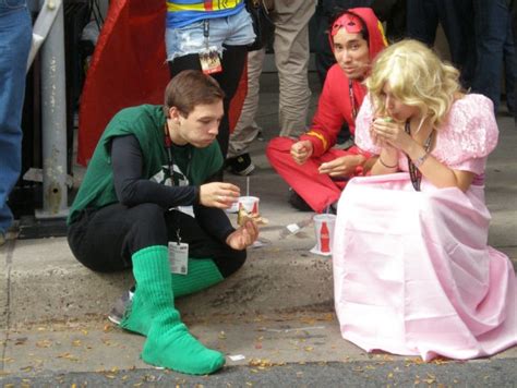 Cosplayers At 2011 Comic Con 98 Pics