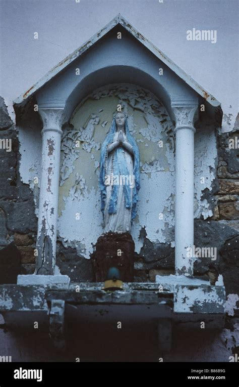 Statue of the Virgin Mary in Venice Stock Photo - Alamy