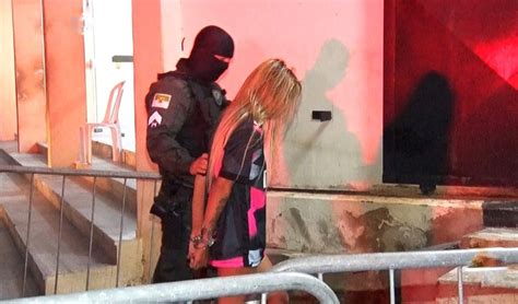 Conhecida Como Loira Do Crime Mulher De 24 Anos é Presa Por Tráfico De