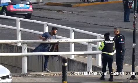 Policías evitan que hombre se lance de puente en Las Cuartillas