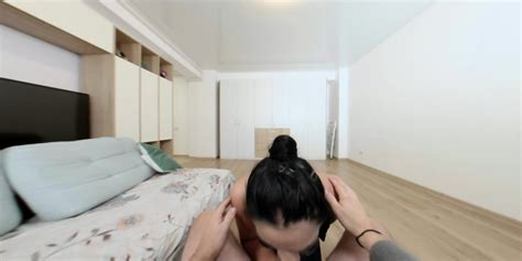 Brunette Working Out The Pussy Vr