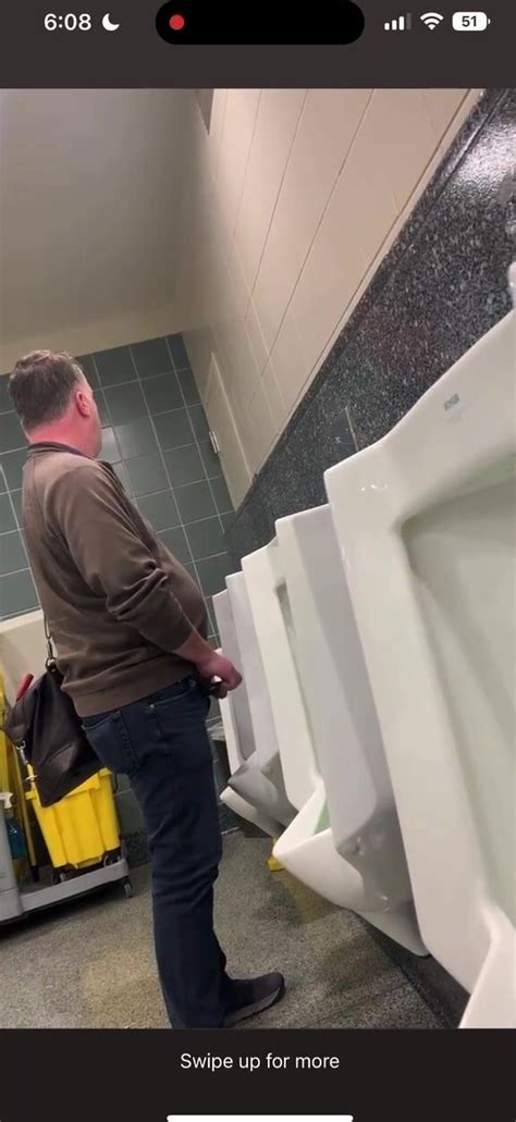 Hot Guys Peeing Thisvid