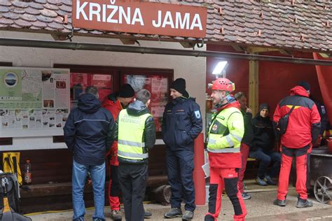 Tro Lana Porodica Izvu Ena Iz Pe Ine U Sloveniji Uspe Na Akcija