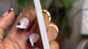 Cute Short Fake Nails Nude Black French Glitter Tips Press On Nails With Designs Full Cover