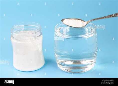 Mixing baking soda in water Stock Photo - Alamy