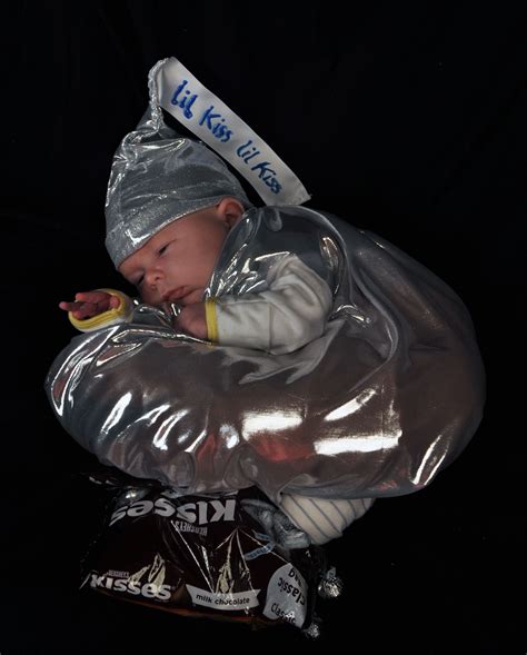easy kiss costume 2