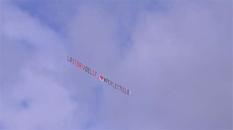 Un Aereo Da Parte Dei Perletti E Della Sorella Di Perla Vatiero