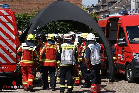 D 150 Kräfte bei schwierig zu lokalisierenden Brand im St Marien