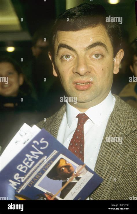 Rowan atkinson mr bean hi-res stock photography and images - Alamy