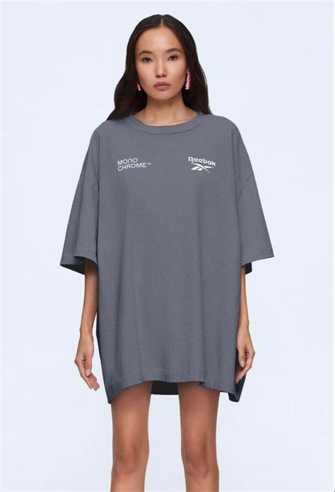 Pin by nastessshhh on x Tee 2021 | High neck dress, Street style, Shirt ...