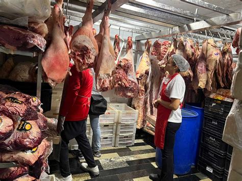 Cinco açougues são multados em quase R 8 mil por venda de carne