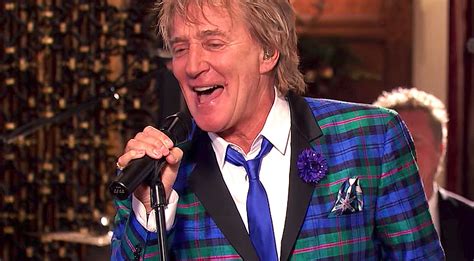 Rod Stewart Is The Definition Of Smooth As He Rings In The New Year