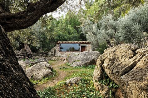 A Cave for Living, Built From a Traditional Spanish Toolshed - The New York Times