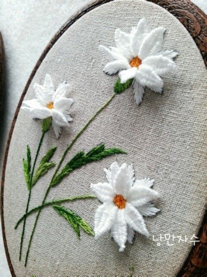 Idee Su Embroidery Nel Ricamo Ricami A Mano Ricamo Classico