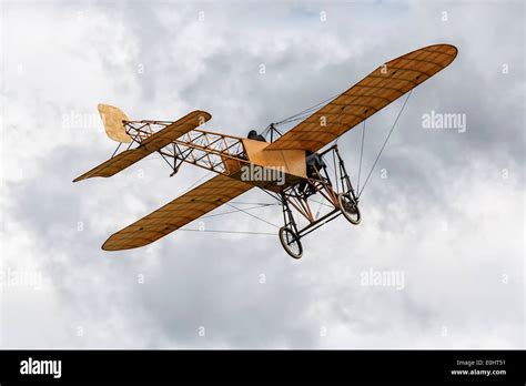 Louis bleriot and plane Banque de photographies et dimages à haute