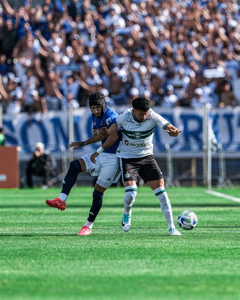 Coritiba X Cruzeiro Torcidas Invadem E Brigam Em Campo Veja Imagens