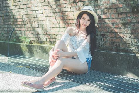 4K Asian Sitting Brunette Girl Hat Hands Legs HD Wallpaper Rare Gallery