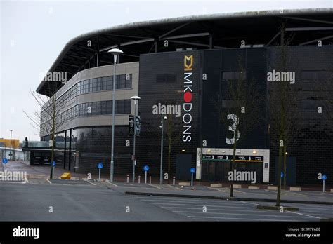 Mk Dons Stadium Banque De Photographies Et Dimages à Haute Résolution