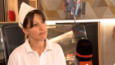 Gabriela Lucreaz De Ani La Cofet Rie I E Pl Tit Cu Salariul Minim