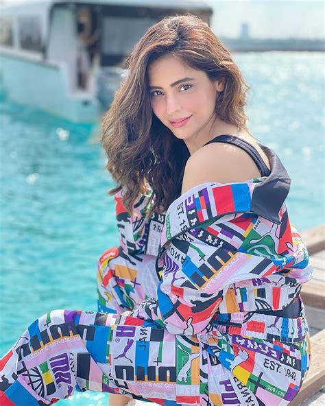 Aamna Sharif S Sizzling Bikini Photos Drive Fans Wild See Her Glam