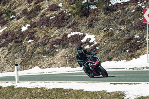 Mittelklasse Naked Bike Vergleich Aprilia Tuono