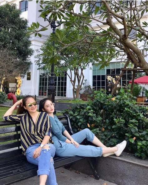 Nhan sắc Đệ nhất hot girl Lào gốc Việt về quê ăn Tết gây náo loạn mạng xã hội