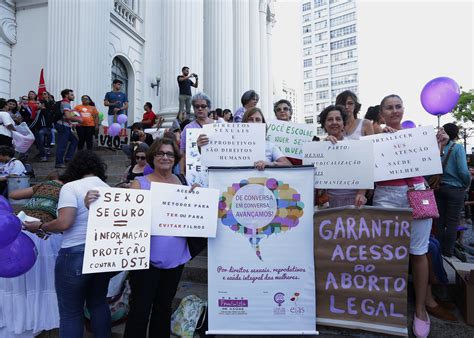 Mulheres Fazem Ato A Favor De Direitos Em Curitiba Fotos Fotos Em