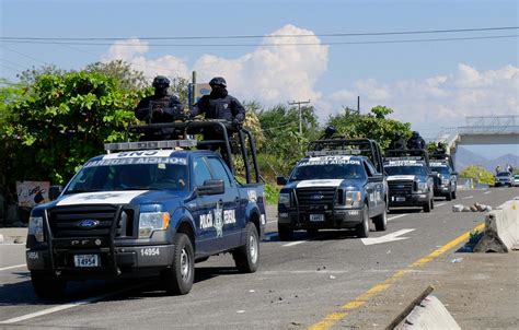 Matan A 11 Policías Y 5 Civiles En Dos Ataques Armados En El Sur Y El