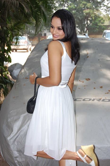 Suja South Actress Wallpapers Beutyfull Milf