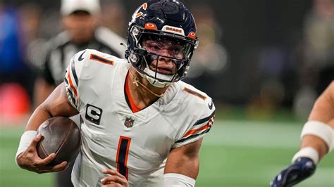 Bears Qb Justin Fields Says Hip Around 80 Heading Into Offseason Espn