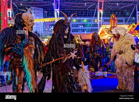 Bestien Und Hexen Am Flughafen M Nchen Der Perchtenlauf Von Den