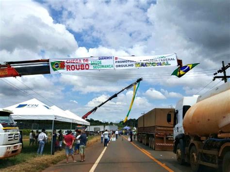 G1 Manifestantes liberam rodovias e mantêm apenas um bloqueio em MT