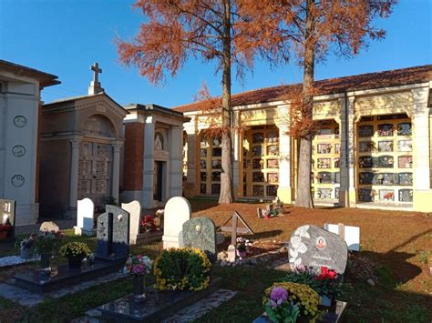 Cimitero Di Gavasseto A Reggio Emilia Emilia Romagna Cimitero Find A