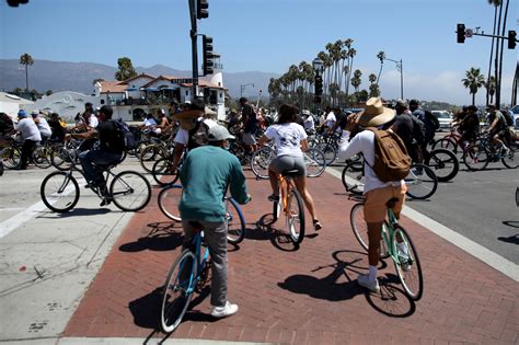 Santa Barbara City Council Considers Future of Bikes on State Street