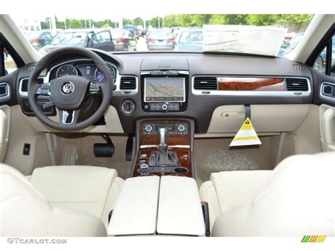 2012 Volkswagen Touareg TDI Executive 4XMotion Cornsilk Beige Dashboard