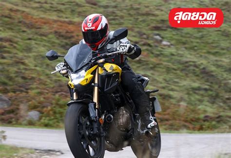 ทานงขรถมอเตอรไซคทรง Naked ทถกตองสำหรบมอใหม เพอการขบขทปลอดภย ศนย